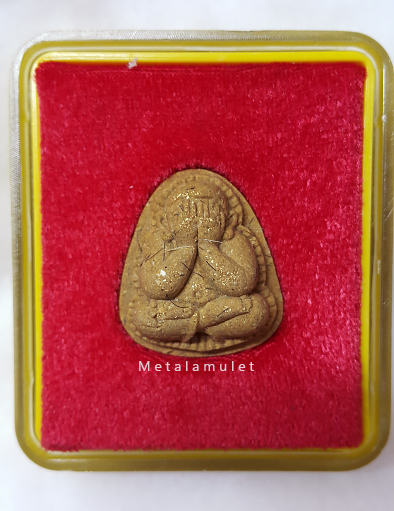 พระปิดตาปุ้มปุ้ย เนื้อผงเกษร "โรยตะไบทองคำ"