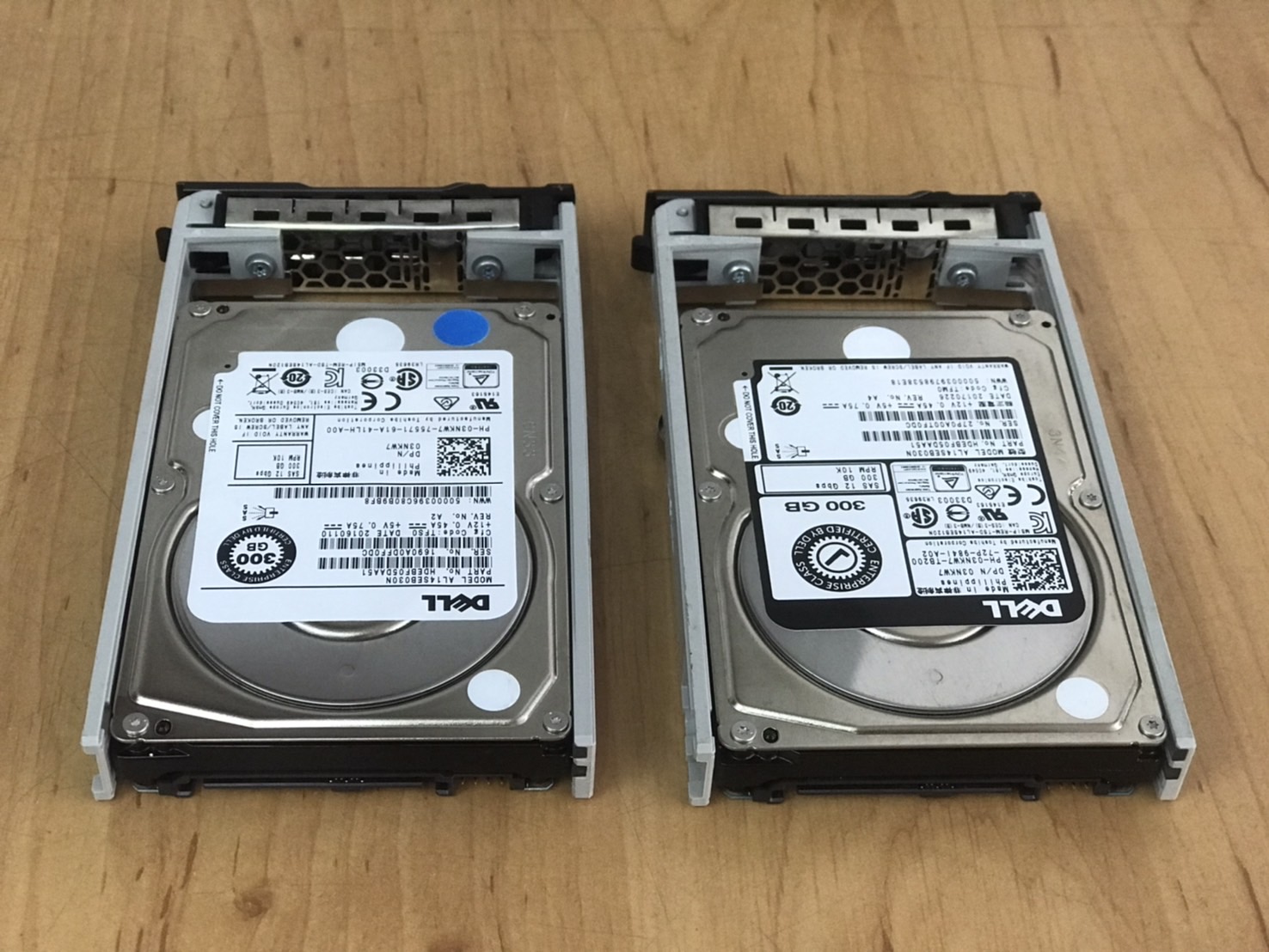 Dell 300GB 10K 12G SAS 2.5" HDD Hard Drive SFF // 03NKW7 / AL14SEB030N (Used) // สินค้ารับประกัน โดย บริษัท อะไหล่เซิร์ฟเวอร์ จำกัด