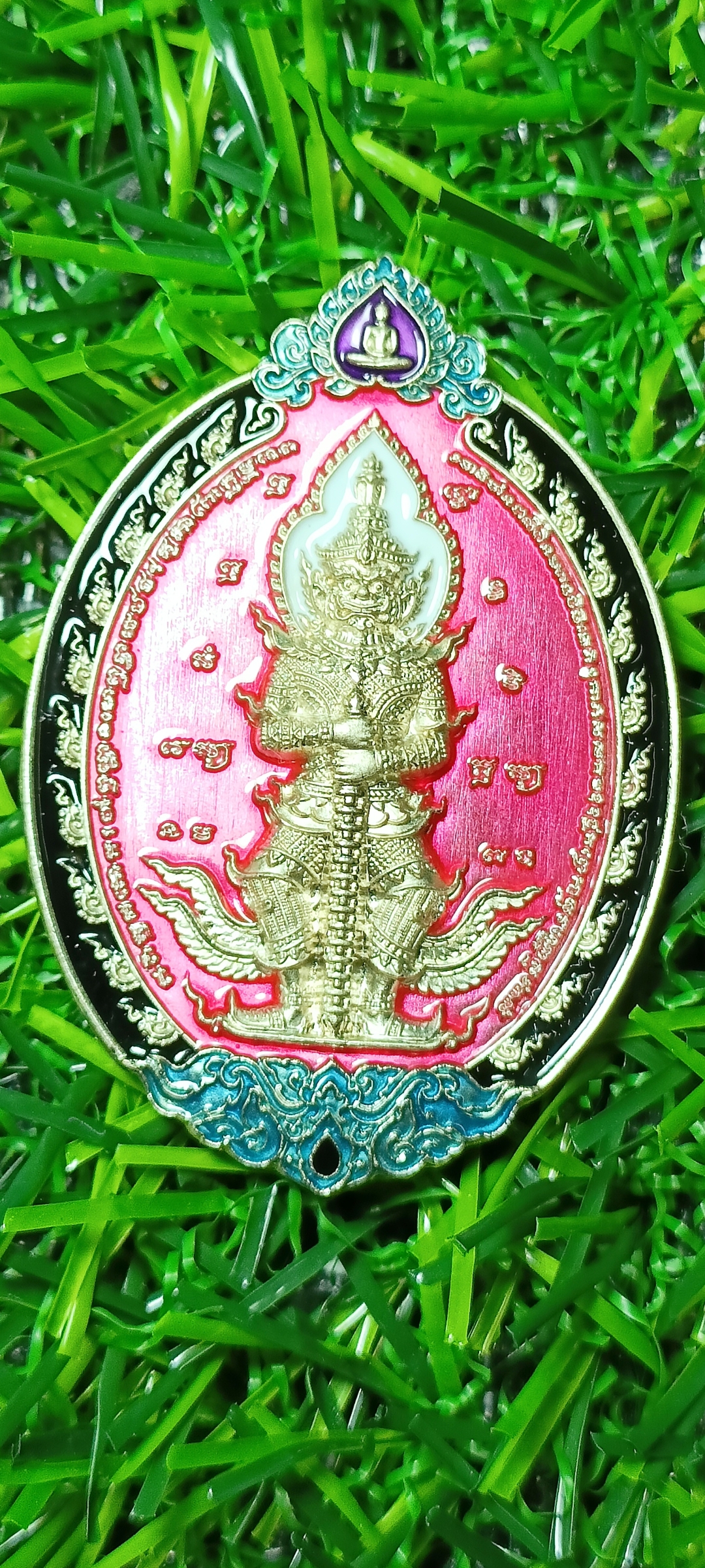 ท้าวเวสสุวรรณ รุ่นเศรษฐีทวีทรัพย์ (ซูตองเป้) หลวงพ่อช้าง วัดจุกเฌอ จ.ฉะเชิงเทรา ปี 2566 รายการที่ 182 เนื้ออัลปาก้า ลงยาชมพู พิมพ์ใหญ่