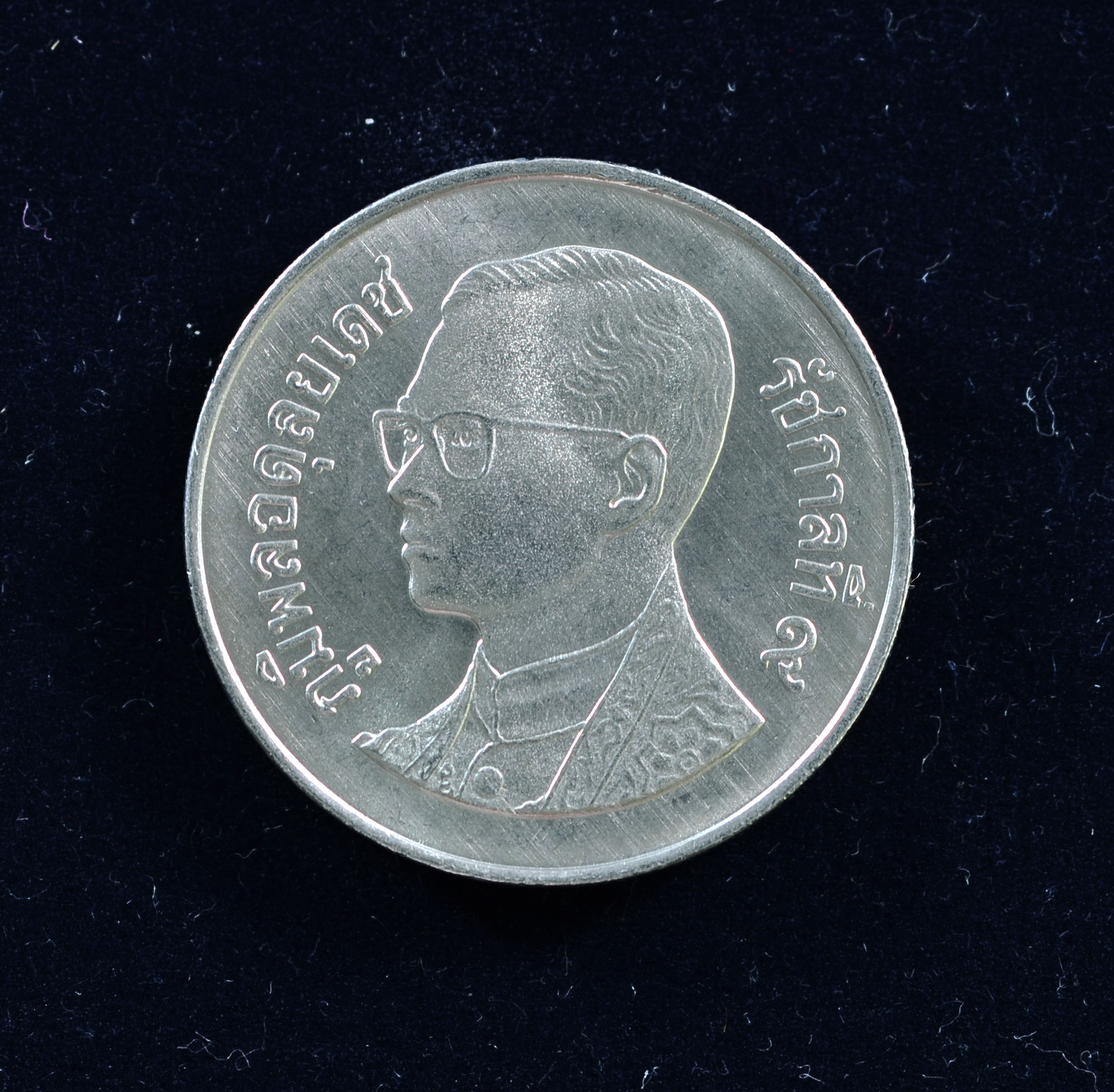 เหรียญ5บาท ร.9 ด้านหลังเรือพระสุพรรณหงส์ ปี2530