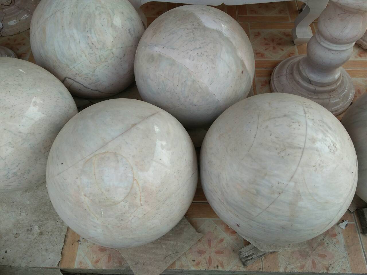 ลูกนิมิตหินอ่อน