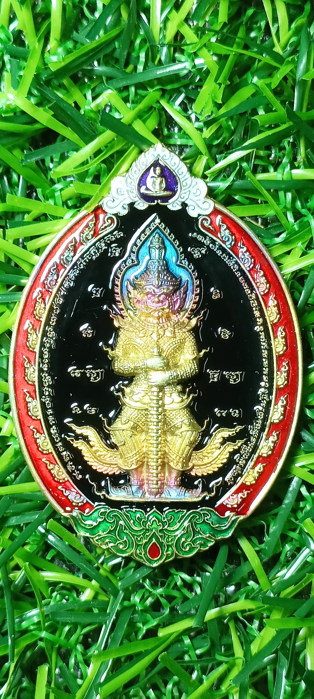 ท้าวเวสสุวรรณ รุ่นเศรษฐีทวีทรัพย์ (ซูตองเป้) หลวงพ่อช้าง วัดจุกเฌอ จ.ฉะเชิงเทรา ปี 2566 รายการที่ 94 เนื้อทองทิพย์ผิวรุ้งลงยาสีดำ พิมพ์ใหญ่