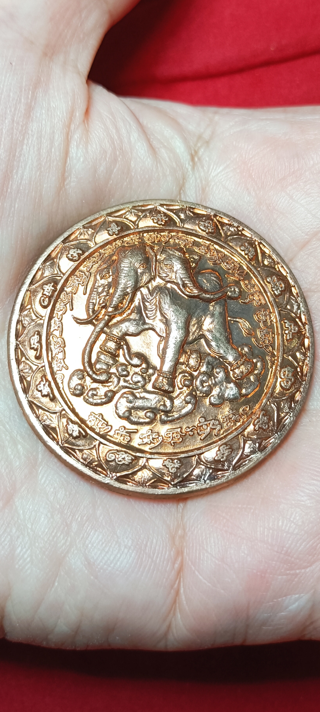 เหรียญมหาช้างเอราวัณเรียกทรัพย์ ครูบากฤษณะ อินทวัณโณ สำนักป่าเวฬุวัน ขนาด 4.1 ซม. เนื้อทองแดง ปี 2549 หมายเลข ๑๔๗๓