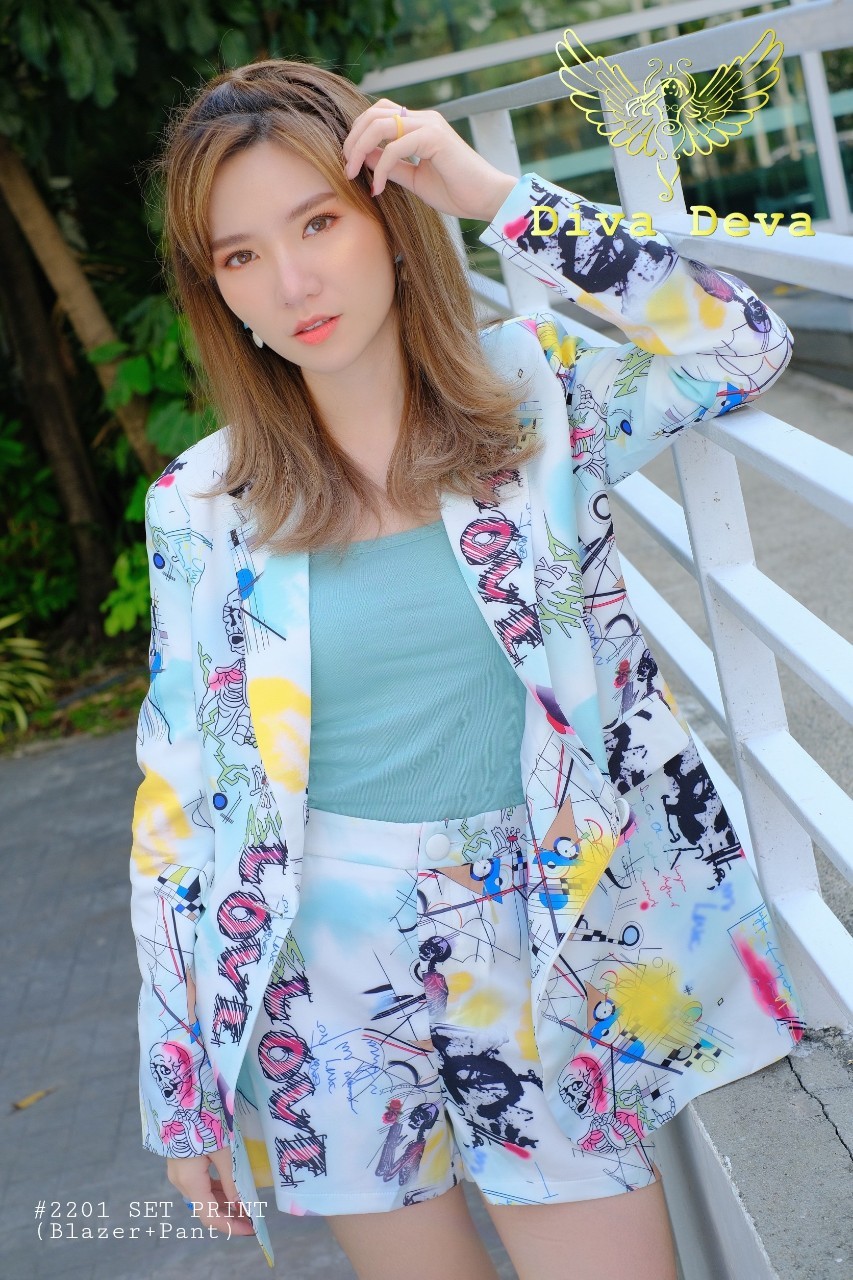 ชุดสูทผู้หญิงขาสั้น สีขาว/สีดำ No.2201