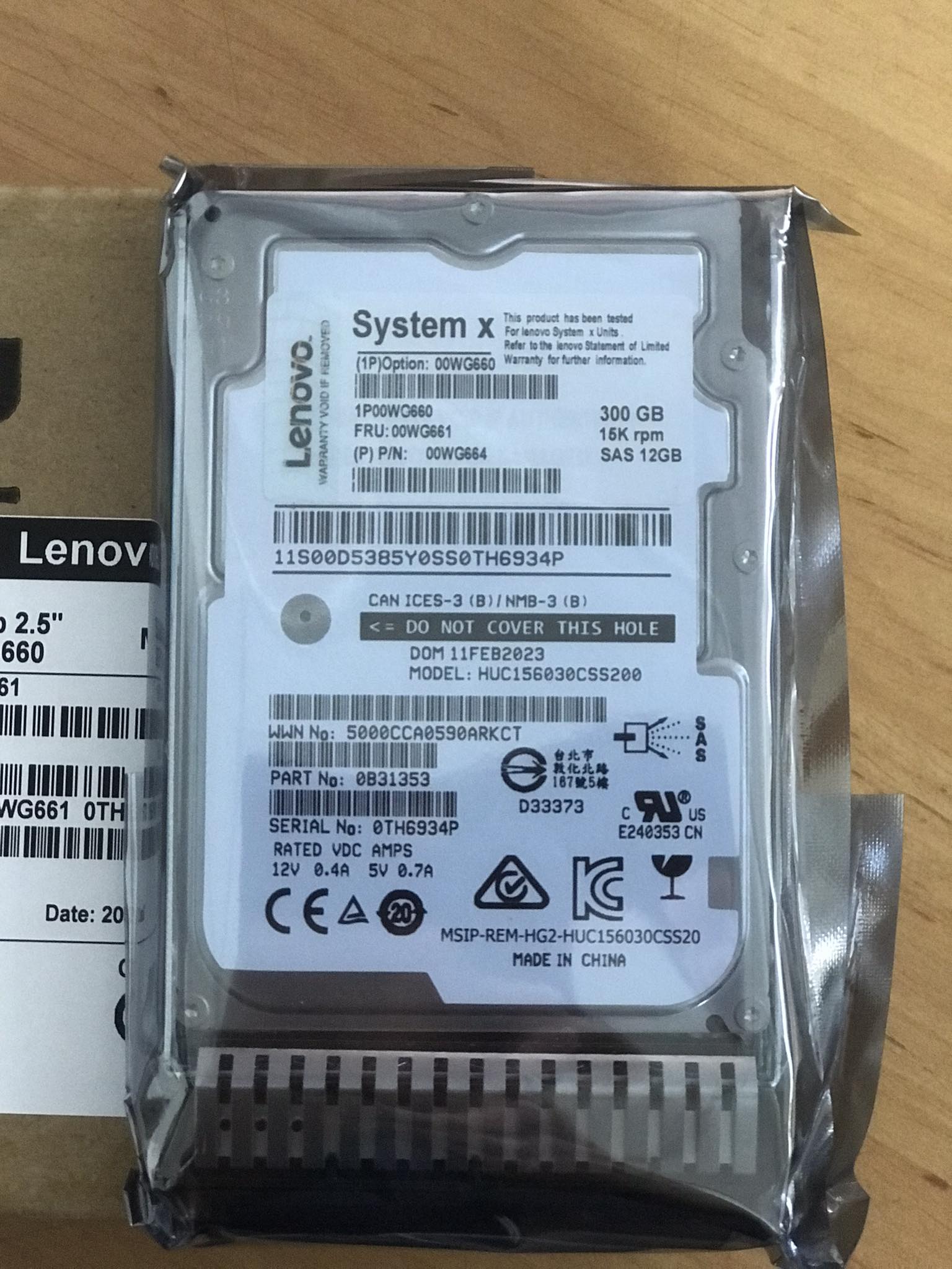 (New In Box) Lenovo 300GB 15K 12G SAS 2.5 inch G3HS Hard Disk Drive // 00WG661, 00WG660, 00WG664, HUC156030CSS200 // สินค้ารับประกัน โดย บริษัท อะไหล่เซิร์ฟเวอร์ จำกัด