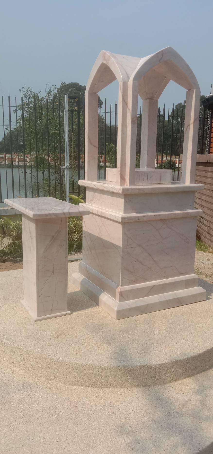 ศาลพระพรหมโมเดิร์นหินอ่อน