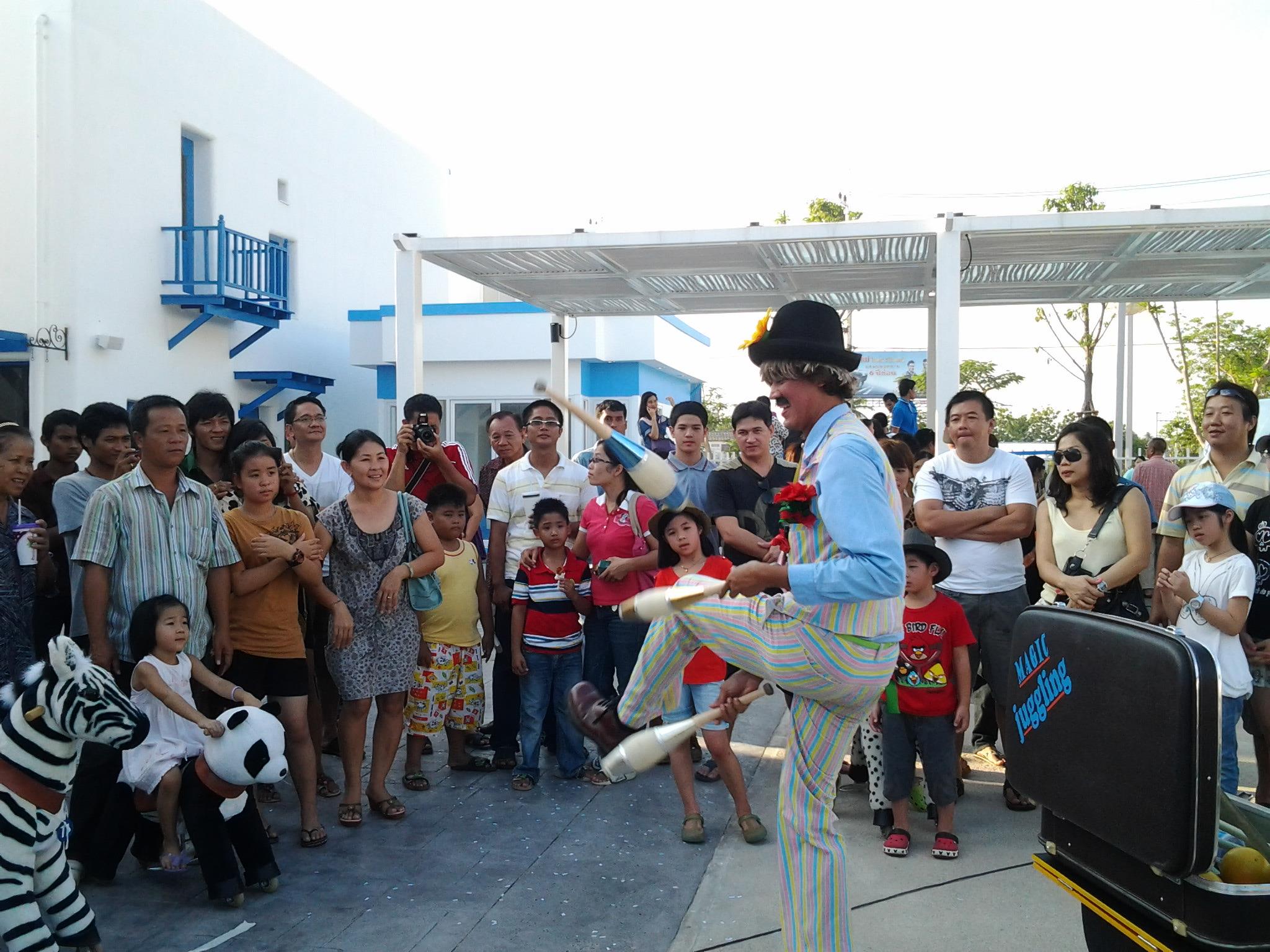 จักกลิ้ง Juggling Show