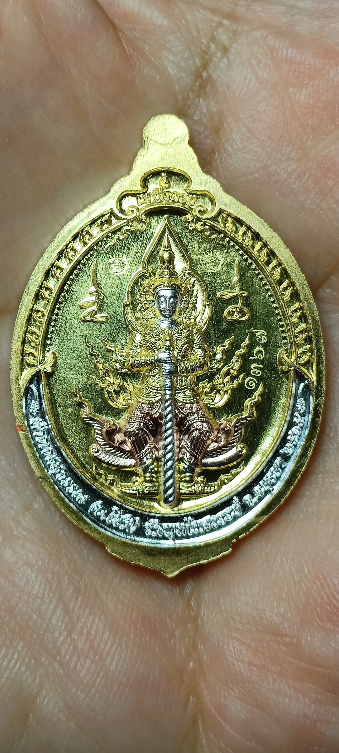 เหรียญท้าวเวสสุวรรณ รุ่นเหนือดวง พลิกดวง วัดพุทไธศวรรย์ พ.ศ. 2565 เนื้อ 3K ลงยาแดง