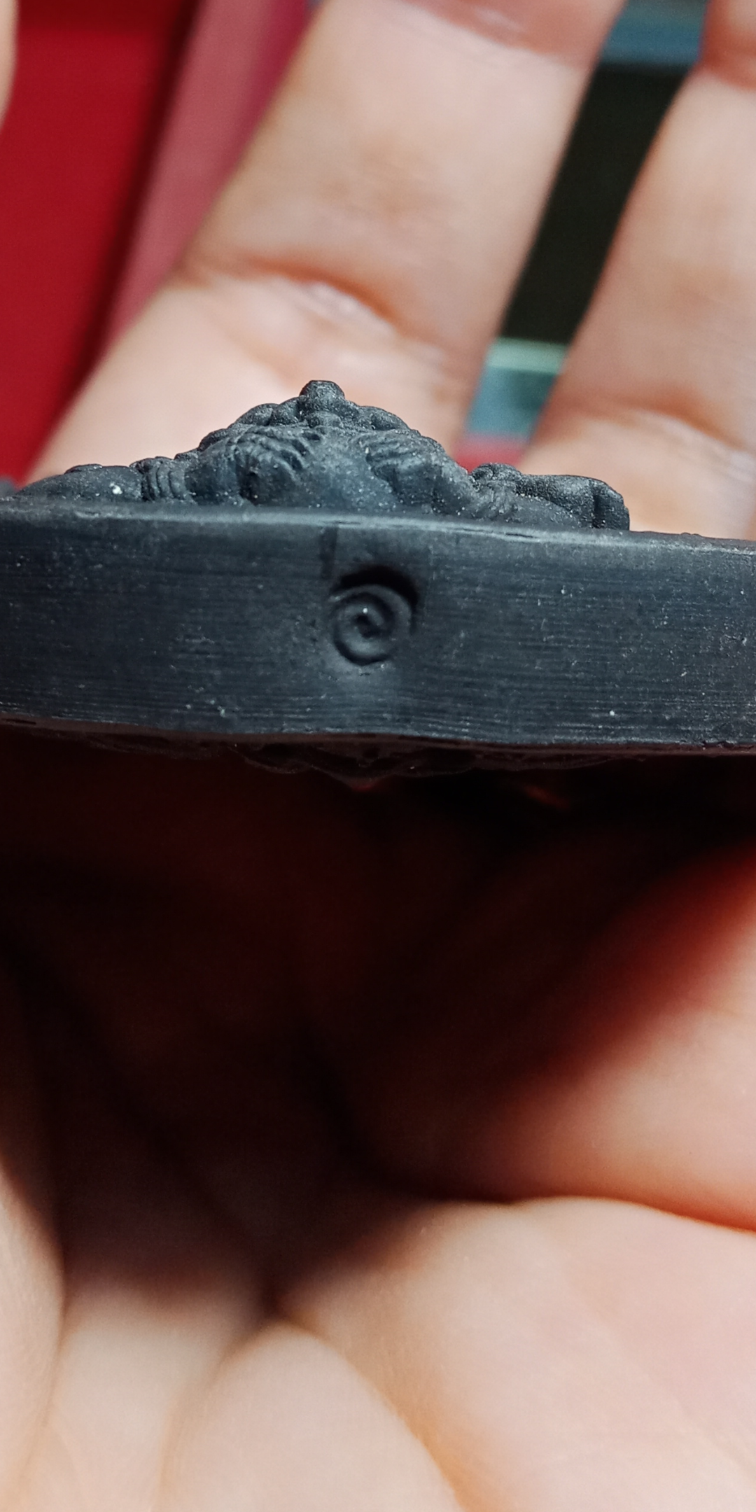 จตุคามรามเทพ รุ่น อภิปัญญามหาเศรษฐี เนื้อผงพุทธคุณ สีดำ พิมพ์ใหญ่ ปี2550 ศิลปะ โดย อาจารย์เฉลิมชัย โฆษิตพิพัฒน์