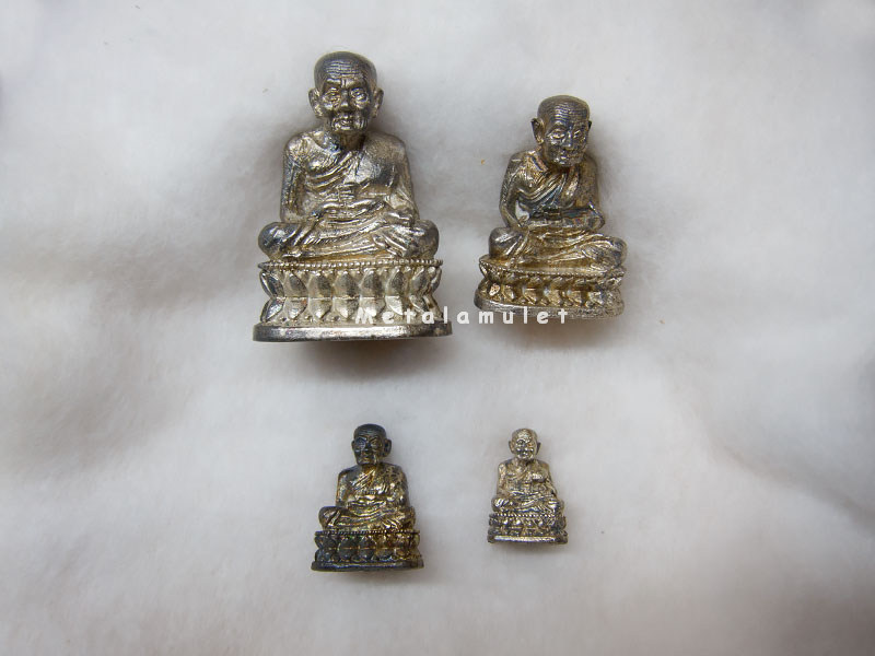 รูปหล่อหลวงปู่ทวด รุ่นสร้างเจดีย์ ปี 33 เนื้อเงิน ชุดกรรมการ