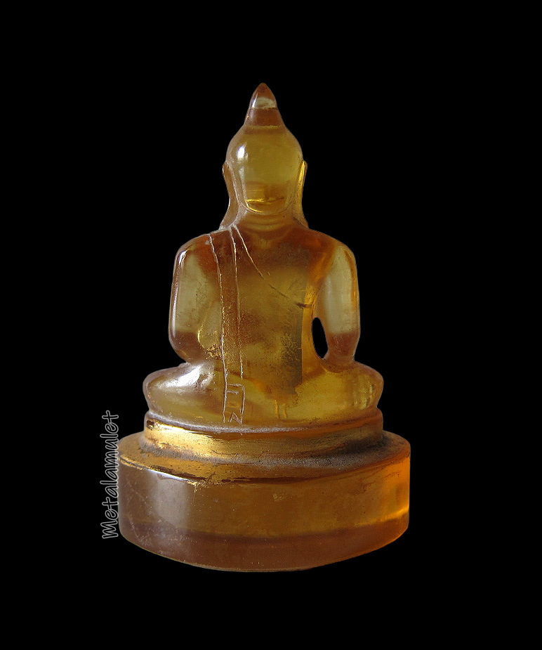 พระพุทธหินแก้วแกะสลัก