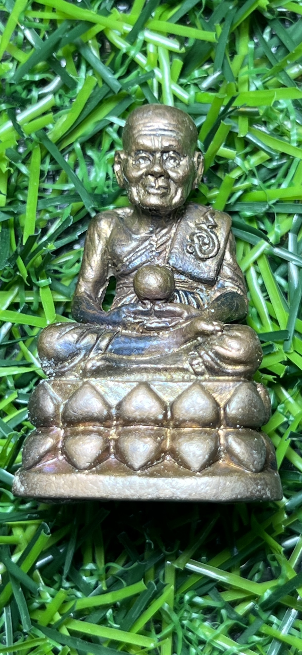 รูปหล่อลอยองค์ หลวงปู่ทวด เนื้อชนวนก้นอุดผงแร่และแผ่นทอง พระอาจารย์ต้อม วัดท่าสะแบง จ.ร้อยเอ็ด ปี 2556