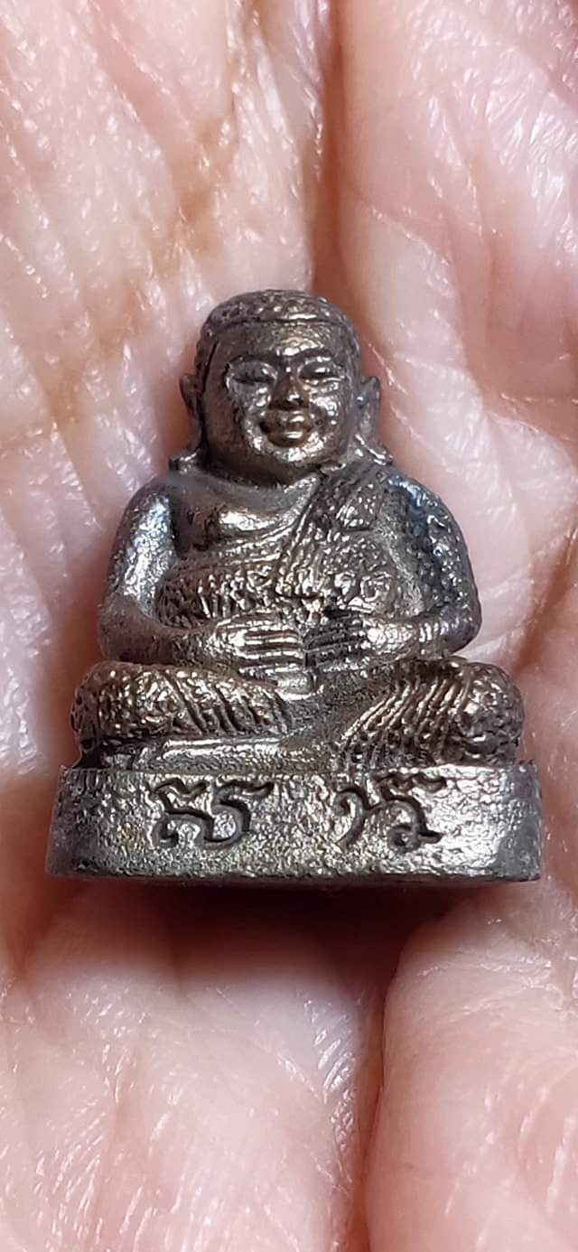 พระสังกัจจายย์ สก.5 รอบสมเด็จพระราชินี ใต้ฐานตอกโค๊ด ขนาดหน้าตัก 1.3 cm สูง 1.9 cm จัดสร้างโดยสำนักงานปลัดสำนักนายกรัฐมนตรี เนื่องในมหามงคลวโรกาส สมเด็จพระนางเจ้าฯ พระบรมราชินีนาถ มีพระชนมพรรษา 5 รอบ เมื่อวันที่ 12 สิงหาคม 2535