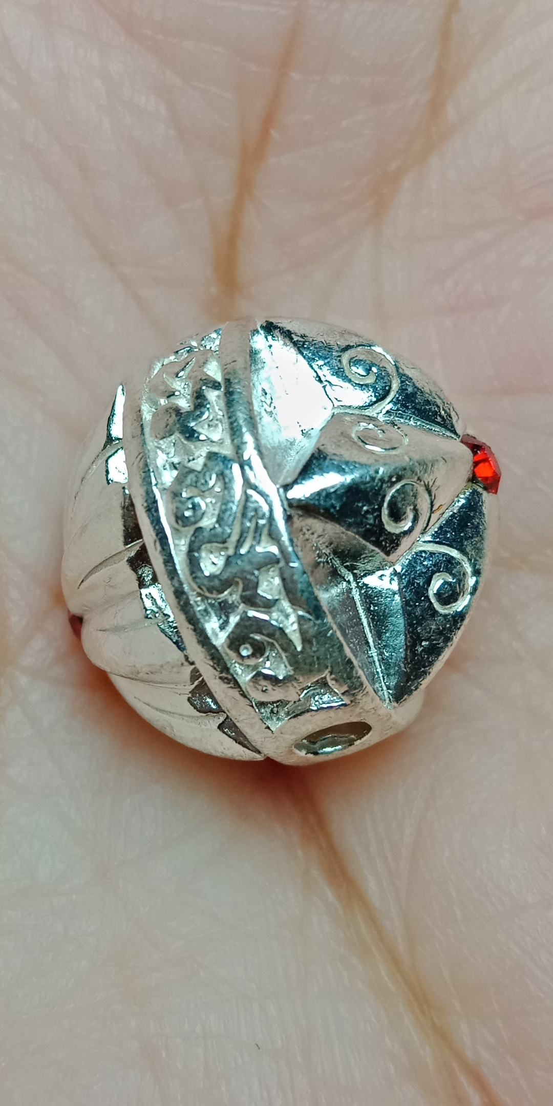 ลูกอมดาวเศรษฐี รุ่นอมตะวาจา หลวงปู่สอ วัดโพธิ์ศรี 2561 เนื้อเงิน