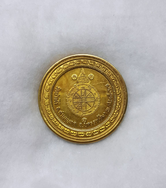 เหรียญดอกบัวคู่รุ่นคูณอุปถัมป์ ชุดกรรมการ กะไหล่ เงิน ทอง นาค