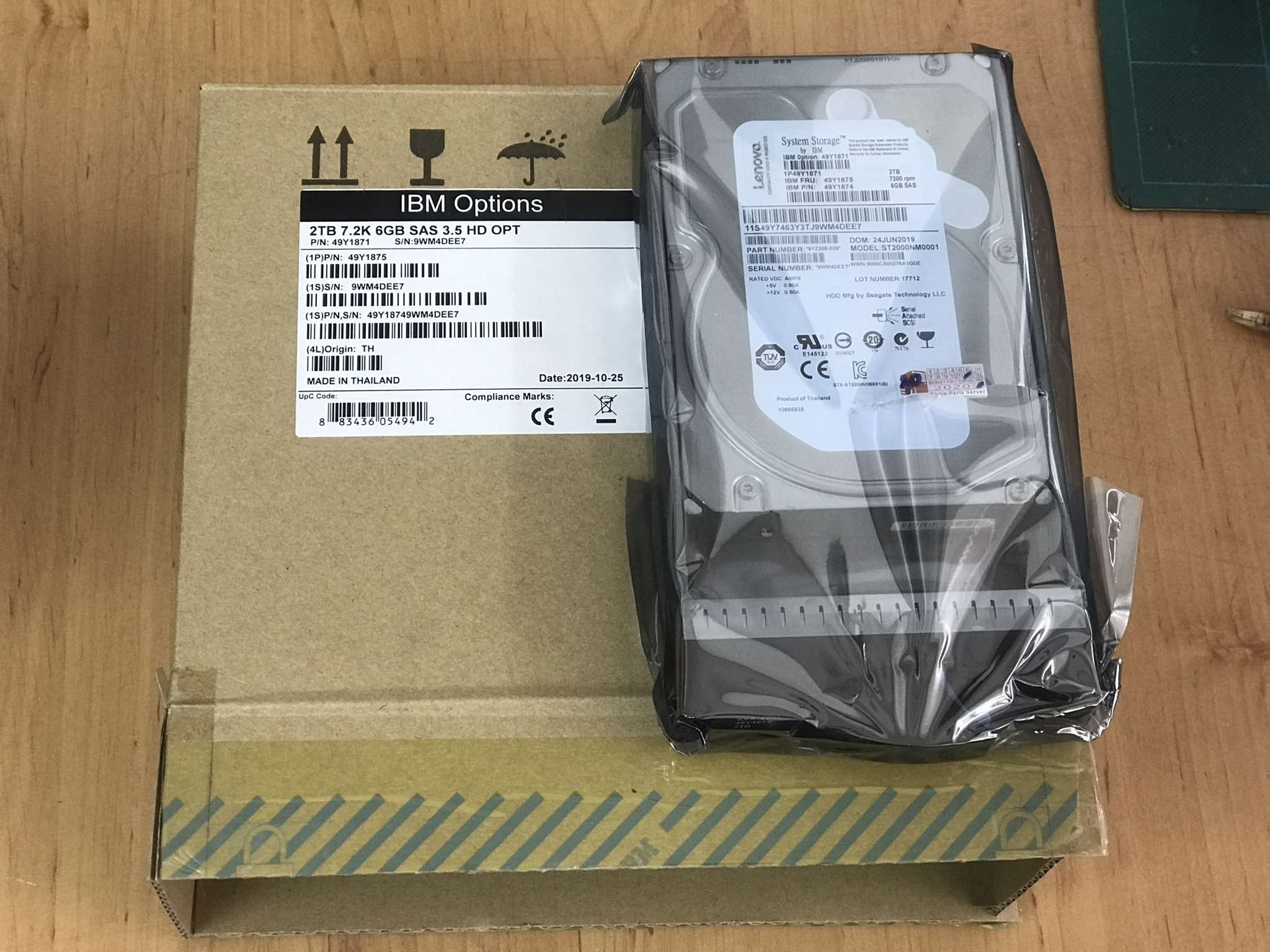 (New in Box ) IBM 2TB 7.2K SAS 6GB/s 3.5" LFF HDD Hard Disk // 49Y1875, 49Y1874, 49Y1871, ST2000NM0001, 9YZ268-039 สินค้ารับประกัน โดย บริษัท อะไหล่เซิร์ฟเวอร์ จำกัด