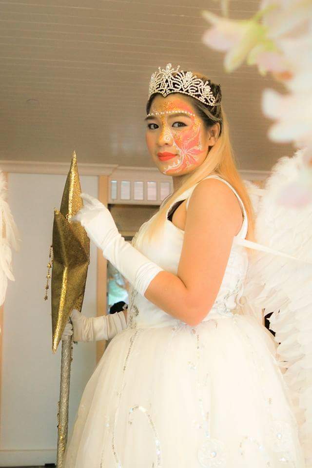 ตัวตลกขายาว Clown Stilt Walkers