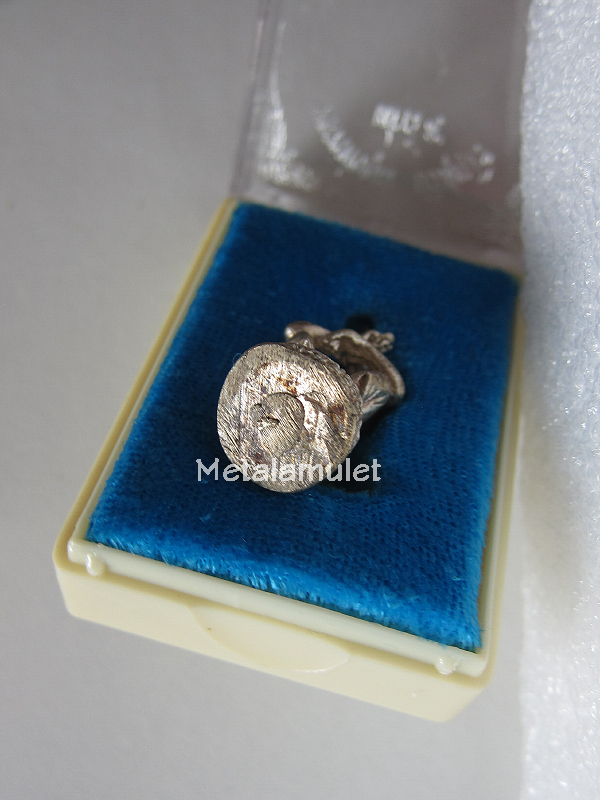 รูปหล่อลอยองค์ หลวงพ่อคูณ ปี36 เนื้อเงิน พร้อมกล่อง