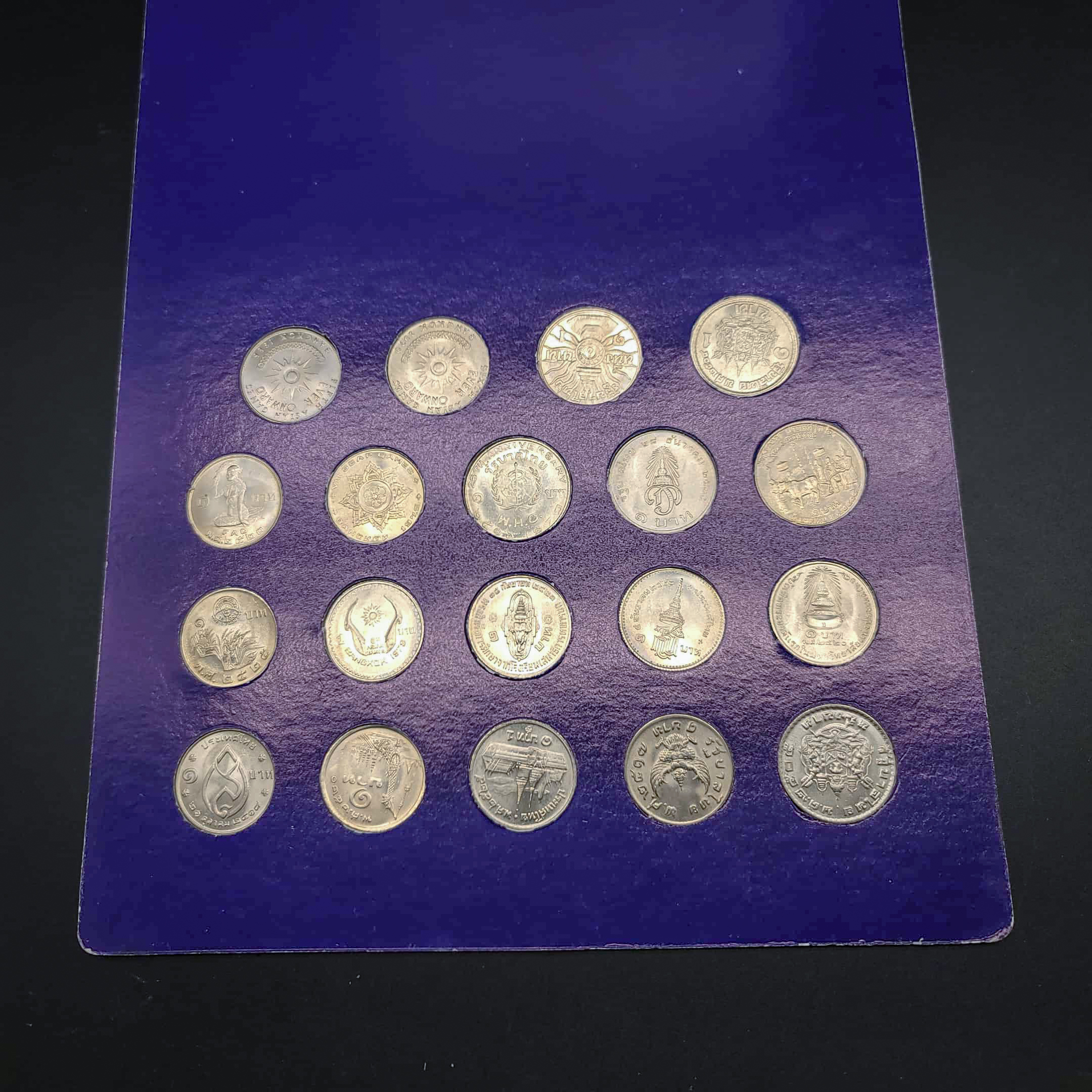 แผงเหรียญ 1 บาท (ครบชุด) พร้อมธนบัตร ร.9 1 บาท รุ่นแรก (สีม่วง)