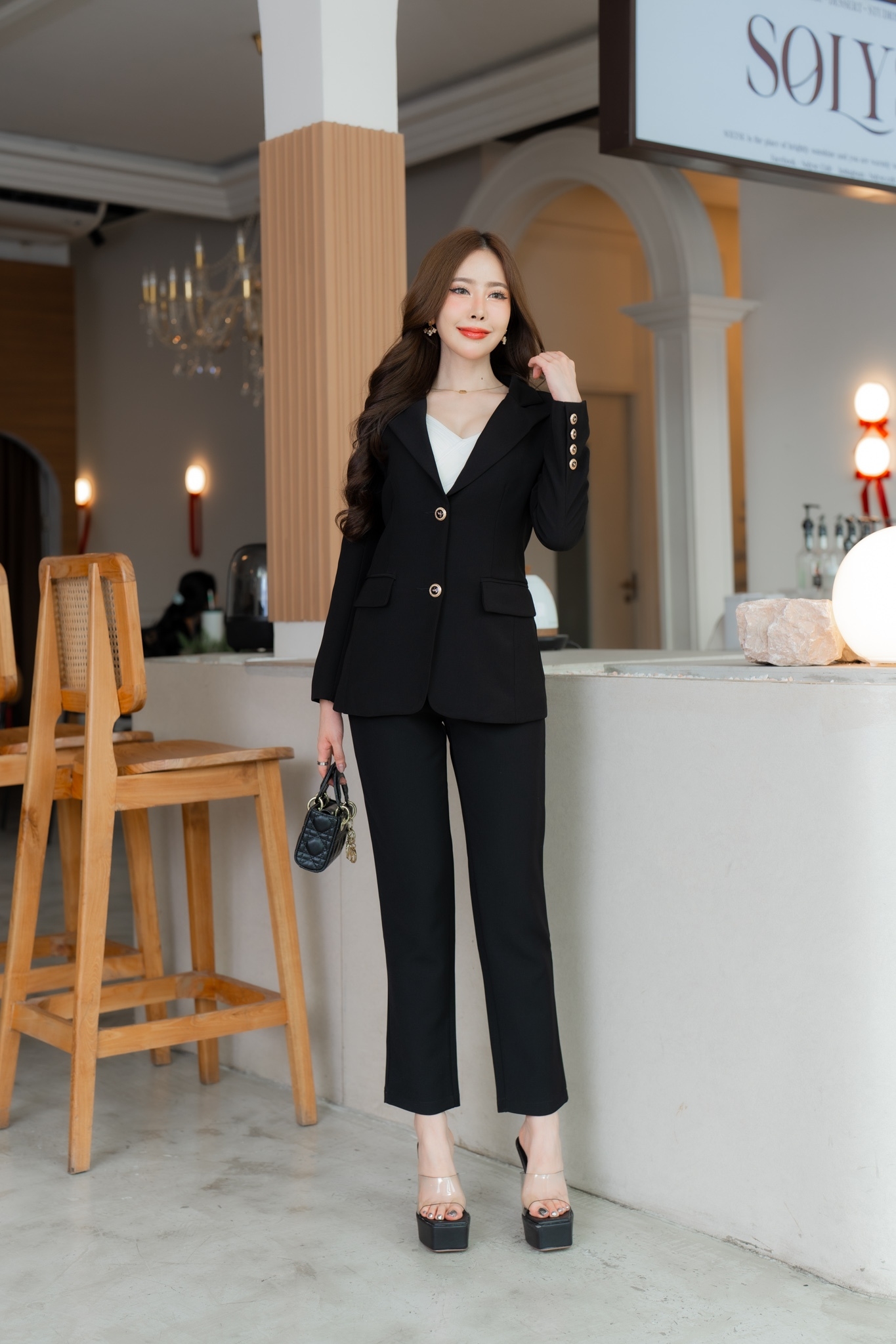 เสื้อสูทผู้หญิงเข้ารูป No.2402 ใส่คู่กางเกงกระบอกเล็ก No.2426-2 (S-6XL)