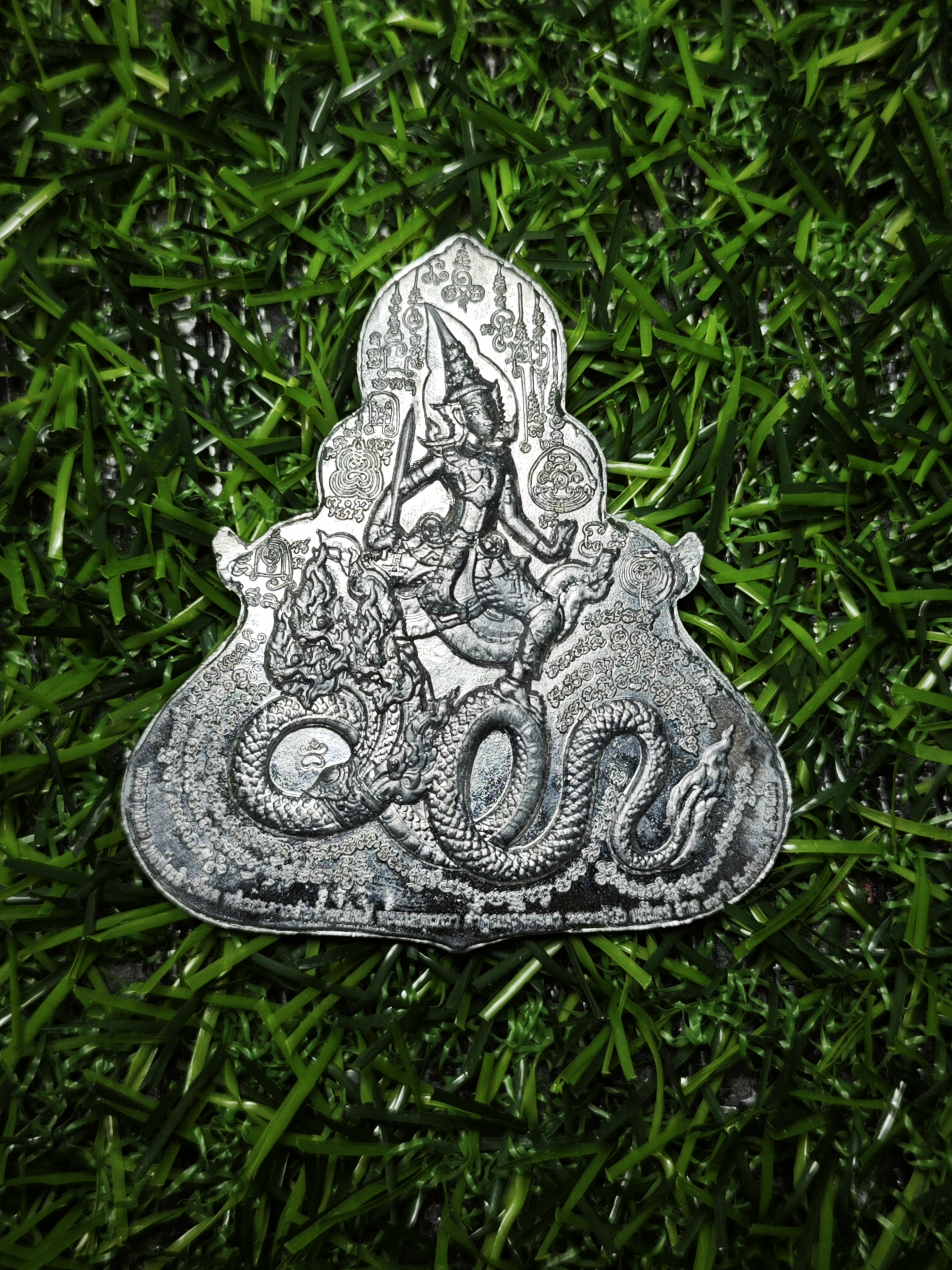 เหรียญเทพราหูบันดาลทรัพย์ หลังพระเกตุทรงพยานาคเสริมดวง หลวงปู่บัว แก้วคง รุ่นเปิดโลกธาตุ 55 เนื้อตะกั่วโบราณ ขนาด 4.8x5.1 ซ.ม.