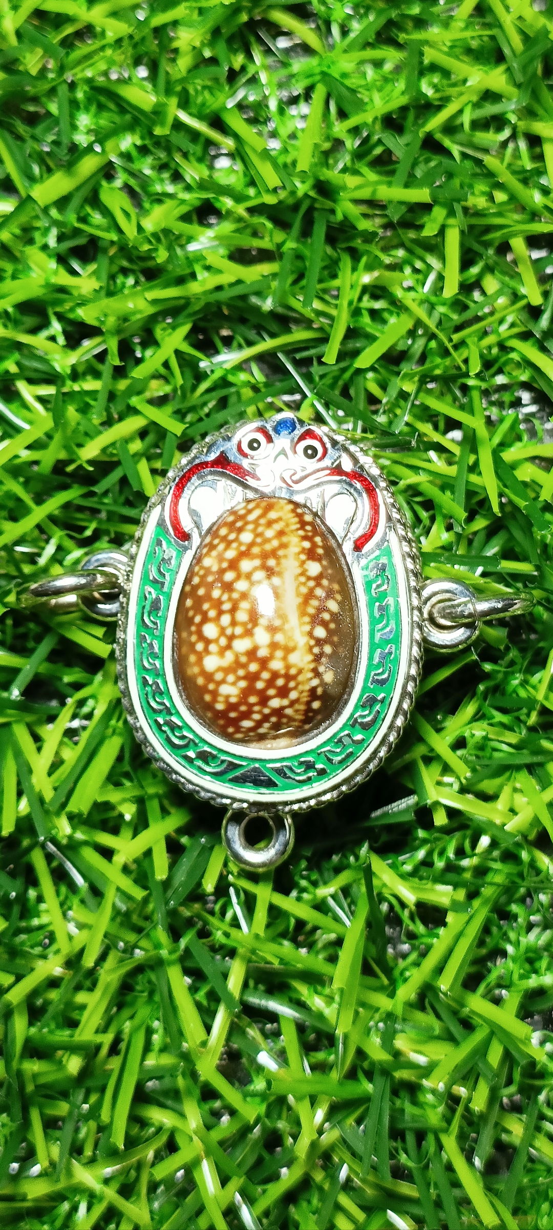 เบี้ยแก้เลี่ยมเงินลงยาเขียว 3 ห่วง หลวงปู่เจือ วัดกลางบางแก้ว จ.นครปฐม พร้อมจาร