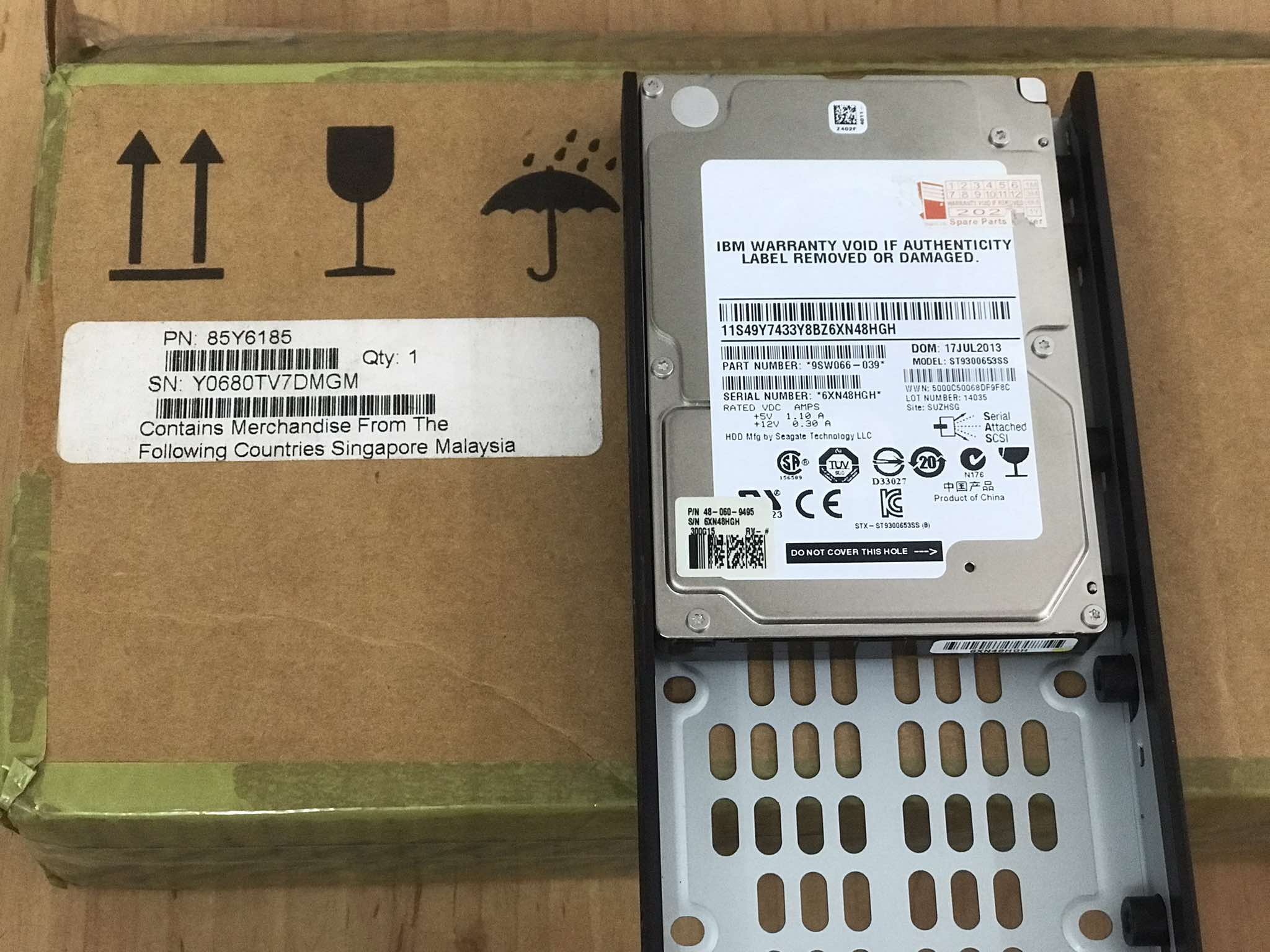 (New in Box) IBM 300GB 15K 6GB SAS 2.5'' 3543 V7000 HDD Hard Drive // Tray 85Y6185, ST9300653SS, 9SW066-039 สินค้ารับประกัน โดย บริษัท อะไหล่เซิร์ฟเวอร์ จำกัด