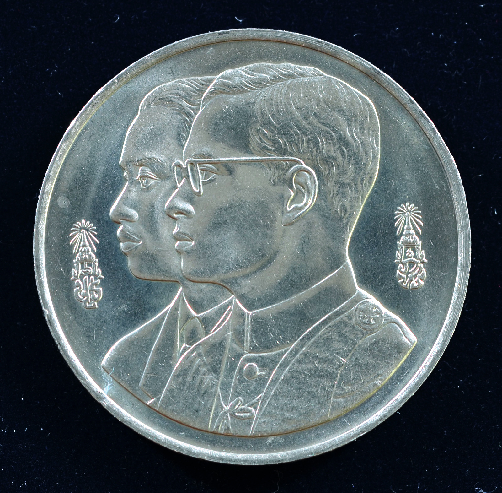 เหรียญ10 บาท (นิเกิล) 60 ปี มหาวิทยาลัยธรรมศาสตร์