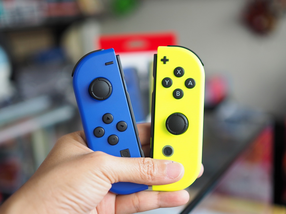 Nintendo Switch 本体 青黄 Joy-Con Nintendo Switch Joy-Con Pair in Neon Blue & Neon Yellow