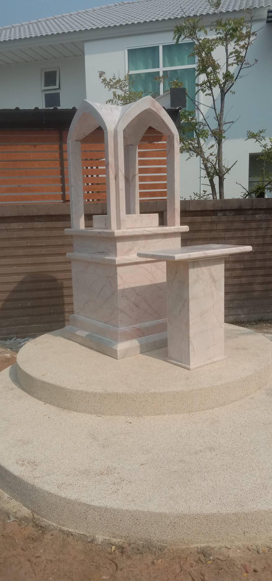 ศาลพระพรหมโมเดิร์นหินอ่อน