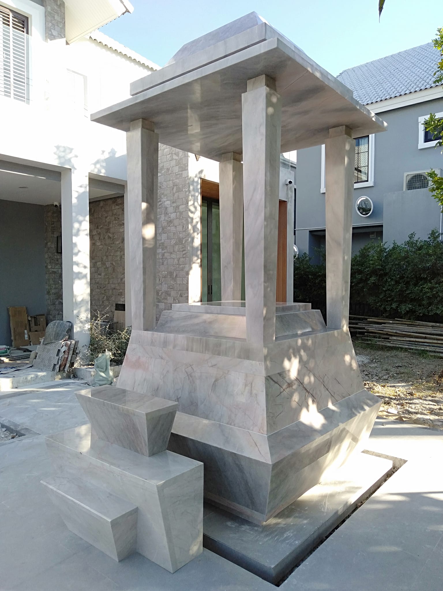 ศาลพระราหูหินอ่อน