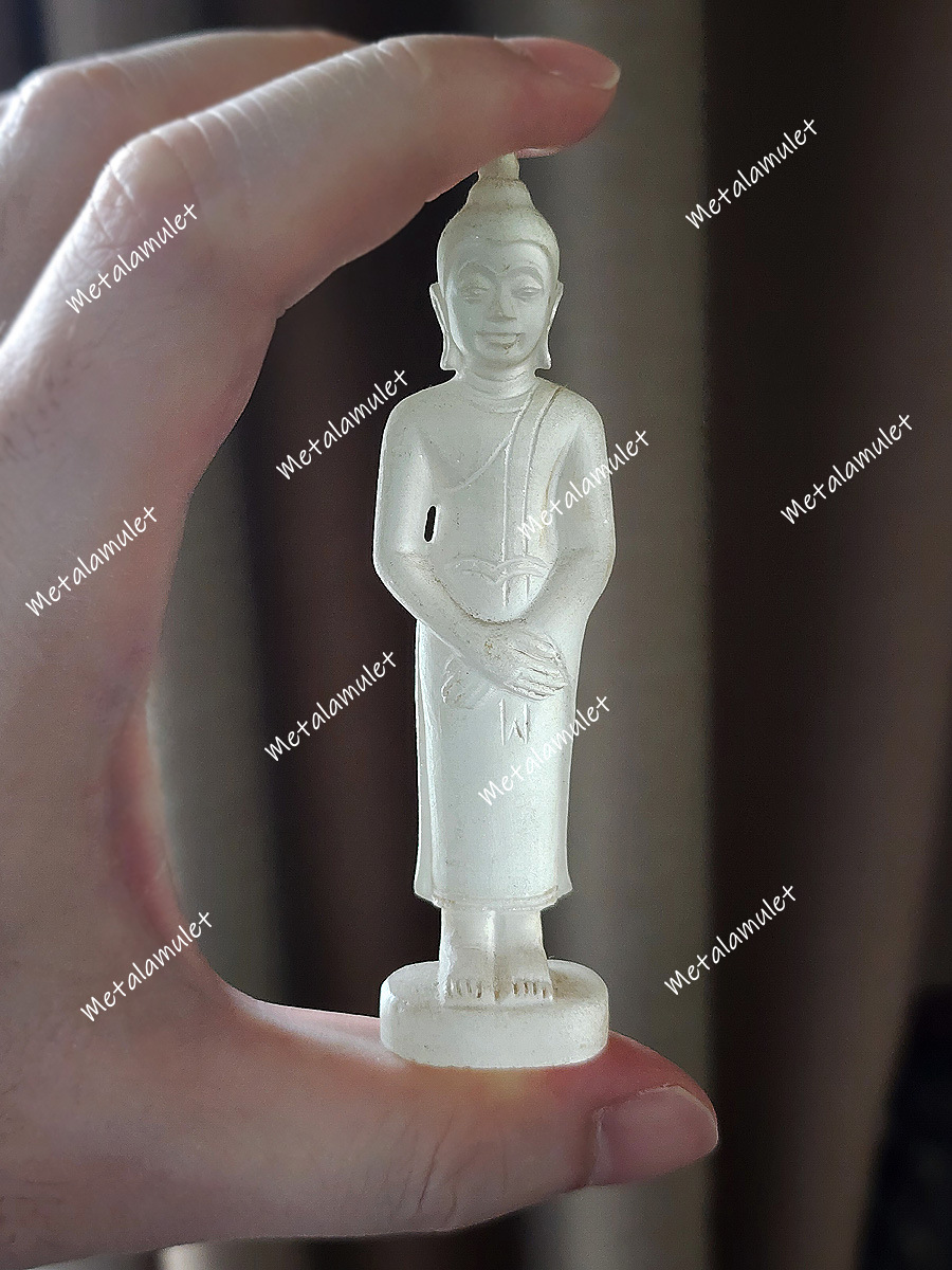 พระเนื้อแก้ว