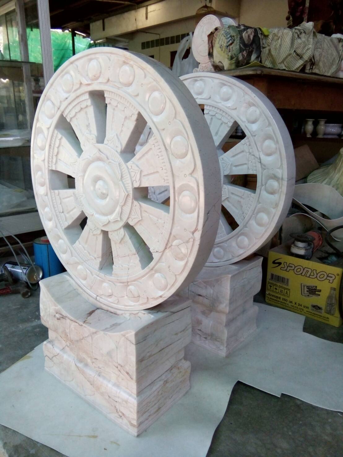 พระธรรมจักรหินอ่อนขนาด80เซนติเมตร