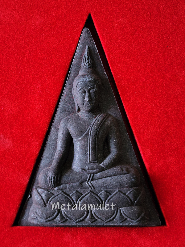 พระนางพญาจ้มโบ้ เนื้อผงไม้งิ้วดำ