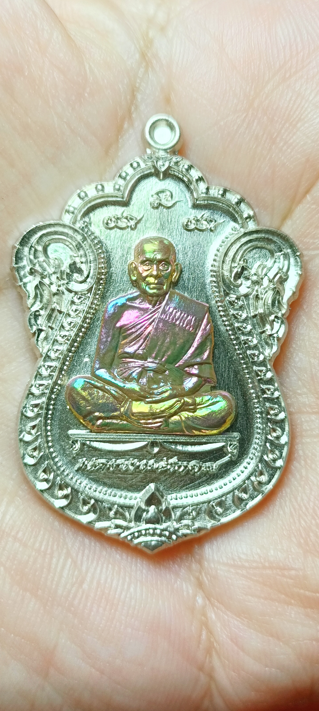 เหรียญรุ่น #เลื่อนสมณศักดิ์ #หลวงพ่อพัฒน์ #วัดห้วยด้วน นครสวรรค์ (ป๋อง สุพรรณ จัดสร้าง) #เนื้ออัลปาก้าหน้ากากผิวรุ้ง พิมพ์เสมา