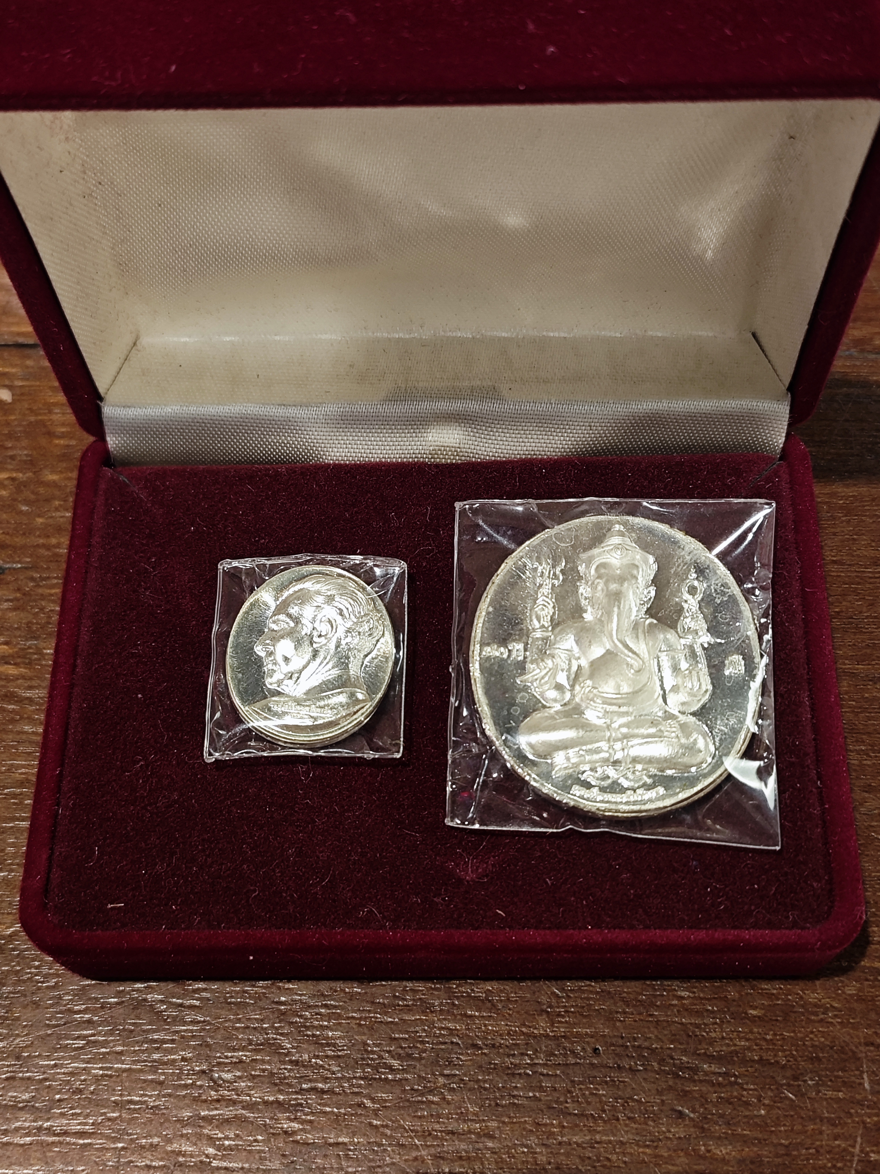 #เหรียญพระพิฆเนศ หลังศาสตราจารย์ ศิลป์ พีระศรี ที่ระลึก 70ปี มหาวิทยาลัยศิลปากร ปี2556 พิมพ์ใหญ่ เนื้อเงิน