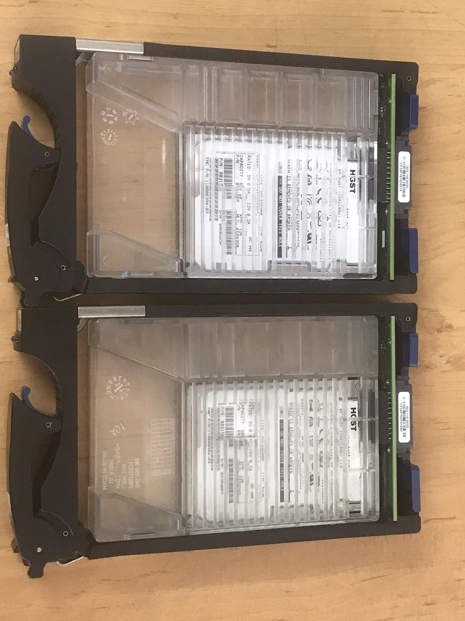 EMC HGST 600GB 15K 128MB FC 2.5''Hard Drive // EMC 118000394-03 / Tray 005050927 / HUC156060CSS200 / 0B31568 (Used) // สินค้ารับประกัน โดย บริษัท อะไหล่เซิร์ฟเวอร์ จำกัด