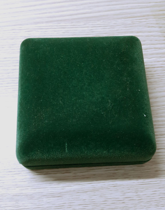 เหรียญดอกบัวคู่รุ่นคูณอุปถัมป์ ชุดกรรมการ กะไหล่ เงิน ทอง นาค