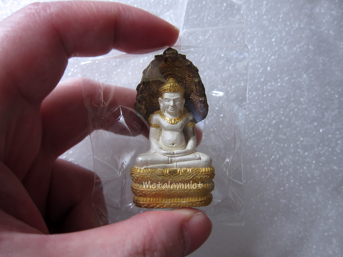 หลวงพ่อศิลาเนื้อเงิน