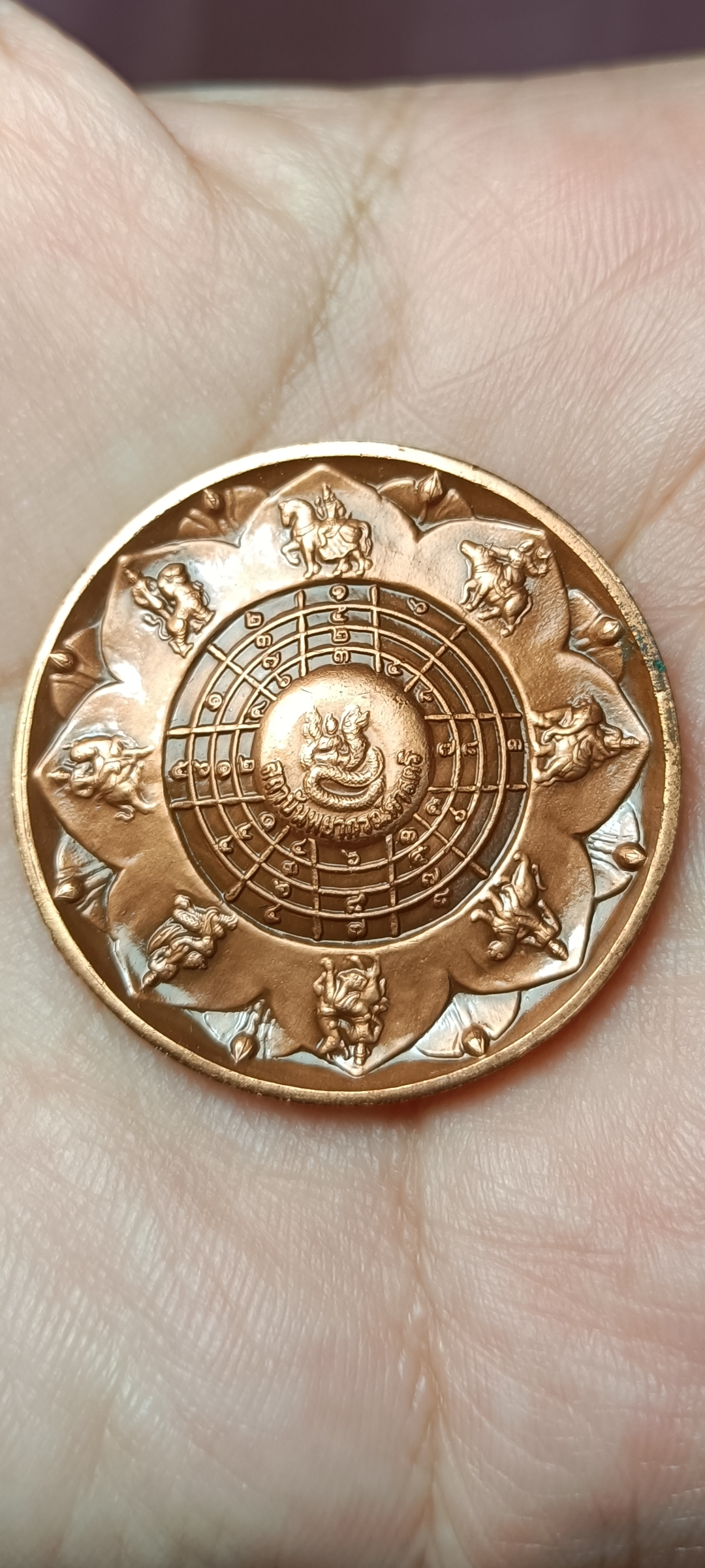 เหรียญเทวดาพระจันทร์ สถาบันพยากรศาสตร์ ขนาด 3.2 ซม.