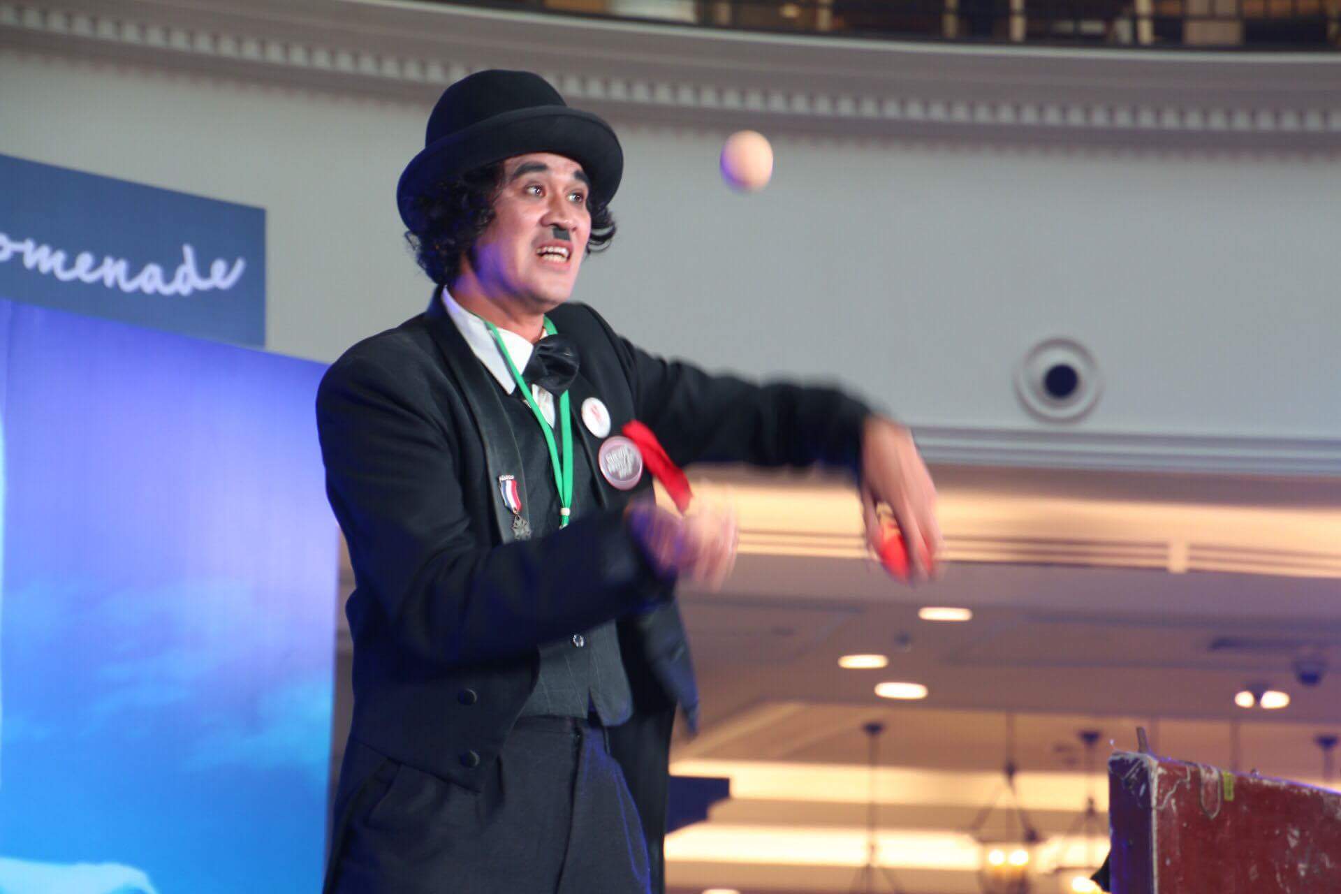 ชาลีแชปลิ้นโชว์ Chales Show