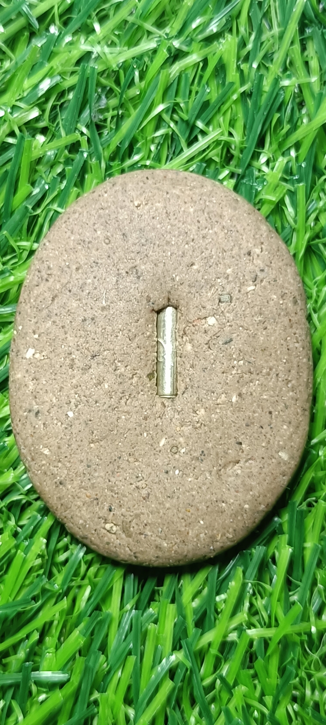 ล็อกเก็ตฉากขาว พระอาจารย์ต้อม วัดท่าสะแบง จ.ร้อยเอ็ด (ขนาด 3 x 4 ซ.ม.)