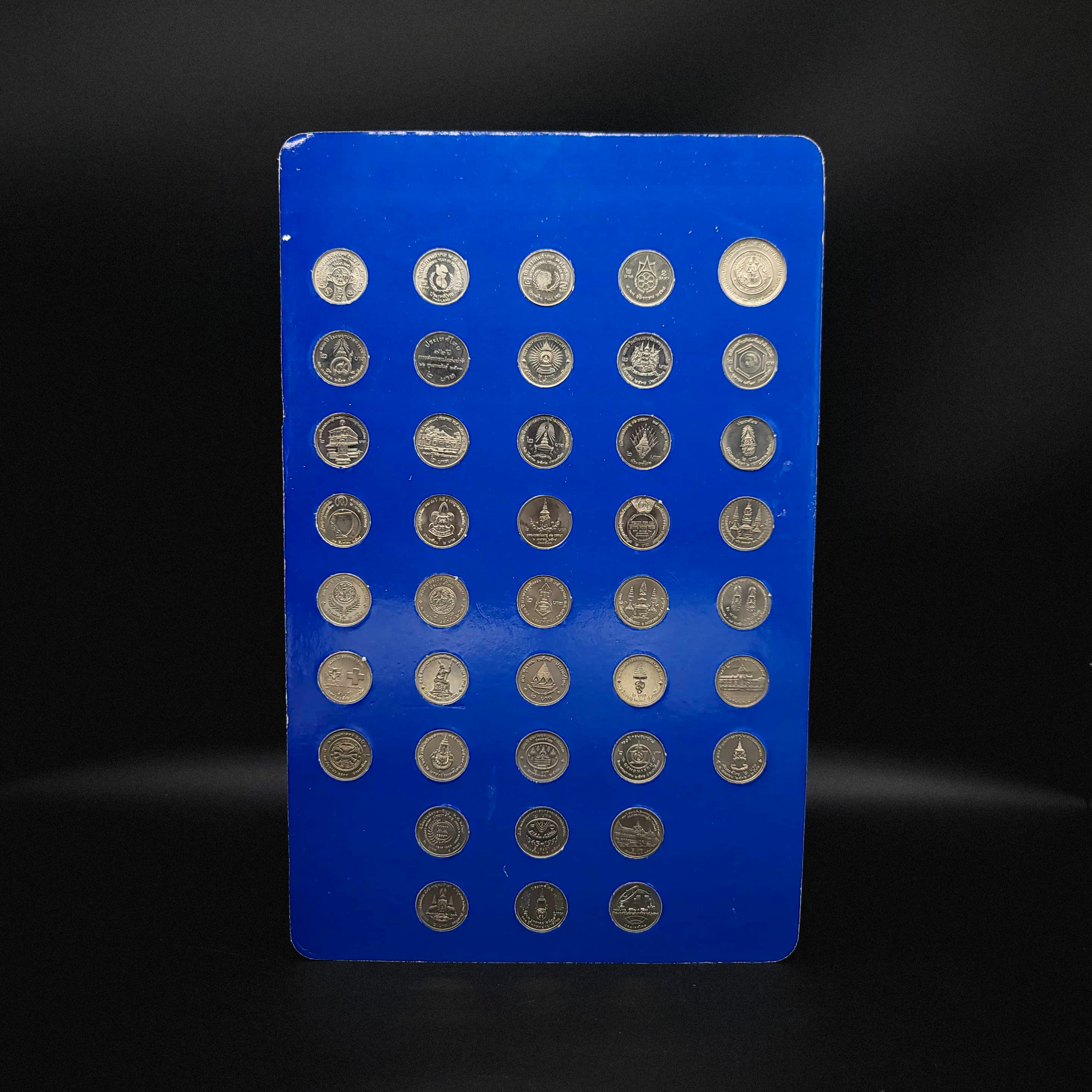 แผงเหรียญ 2 บาท รวม 41 เหรียญ UNC(ครบชุด) พร้อมคำอธิบาย (สีน้ำเงิน)