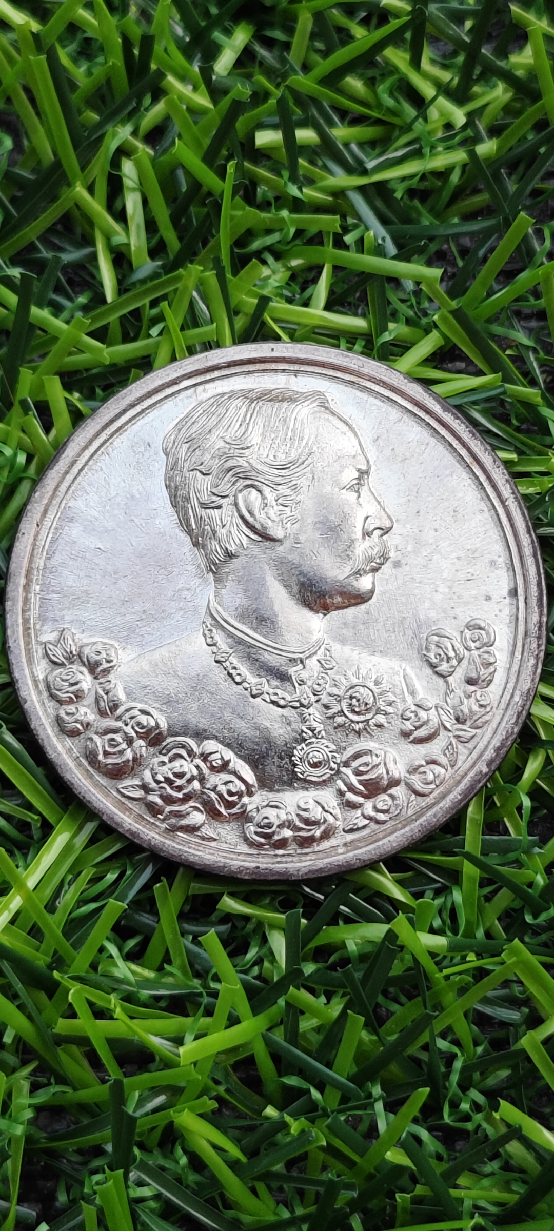 เหรียญ รัชกาลที่ 5 ด้านหลังเป็นนารายณ์ทรงครุฑ วัดแหลมแค ปี 2536 พิมพ์ใหญ่ เนื้อเงิน