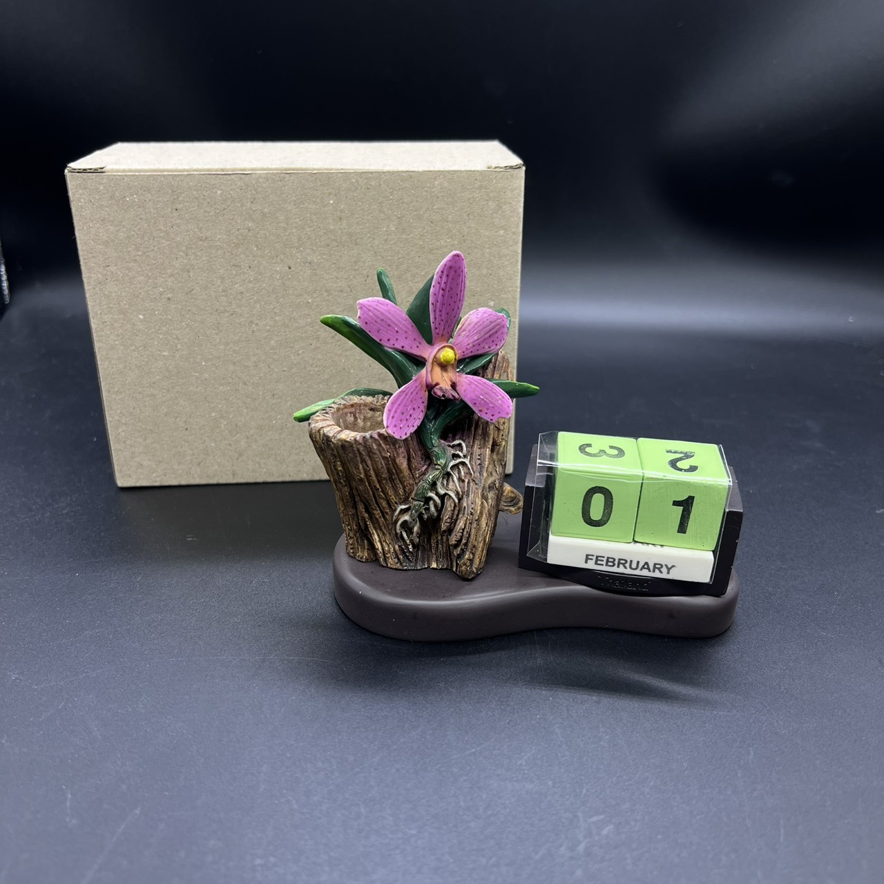 (ซื้อครบ 4,000 บาท รับของกำนัล) ที่เสียบปากกา ตั้งโต๊ะ แบบที่ 1