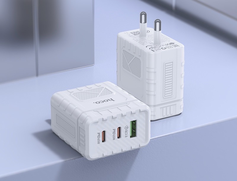 DC102T GAN PD65W THREE PORTS (2C1A) FAST CHARGER