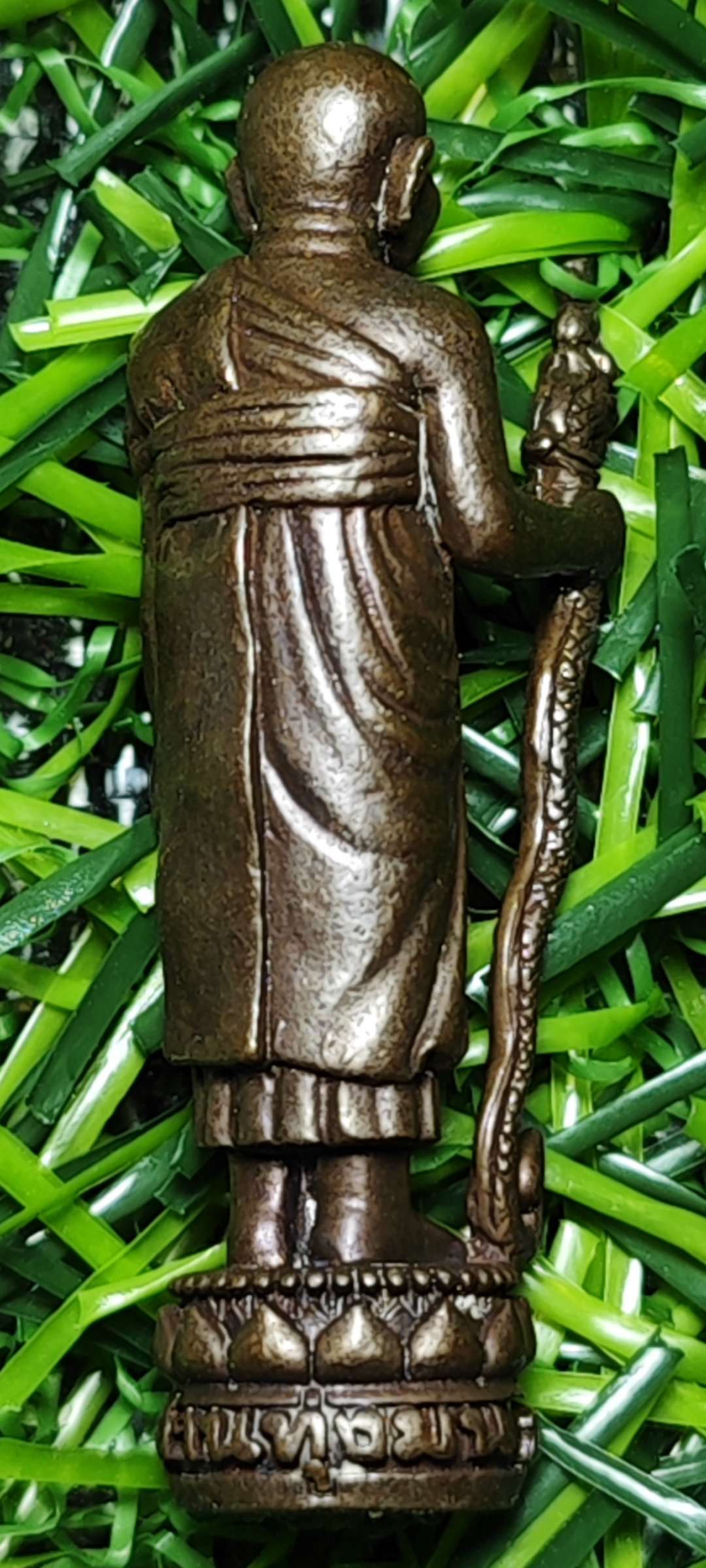 รูปหล่อถือไม้เท้าหลวงปู่หงษ์ พรหมปัญโญ เกจิมากเมตตาแห่งเมืองสุรินทร์ ปี 55