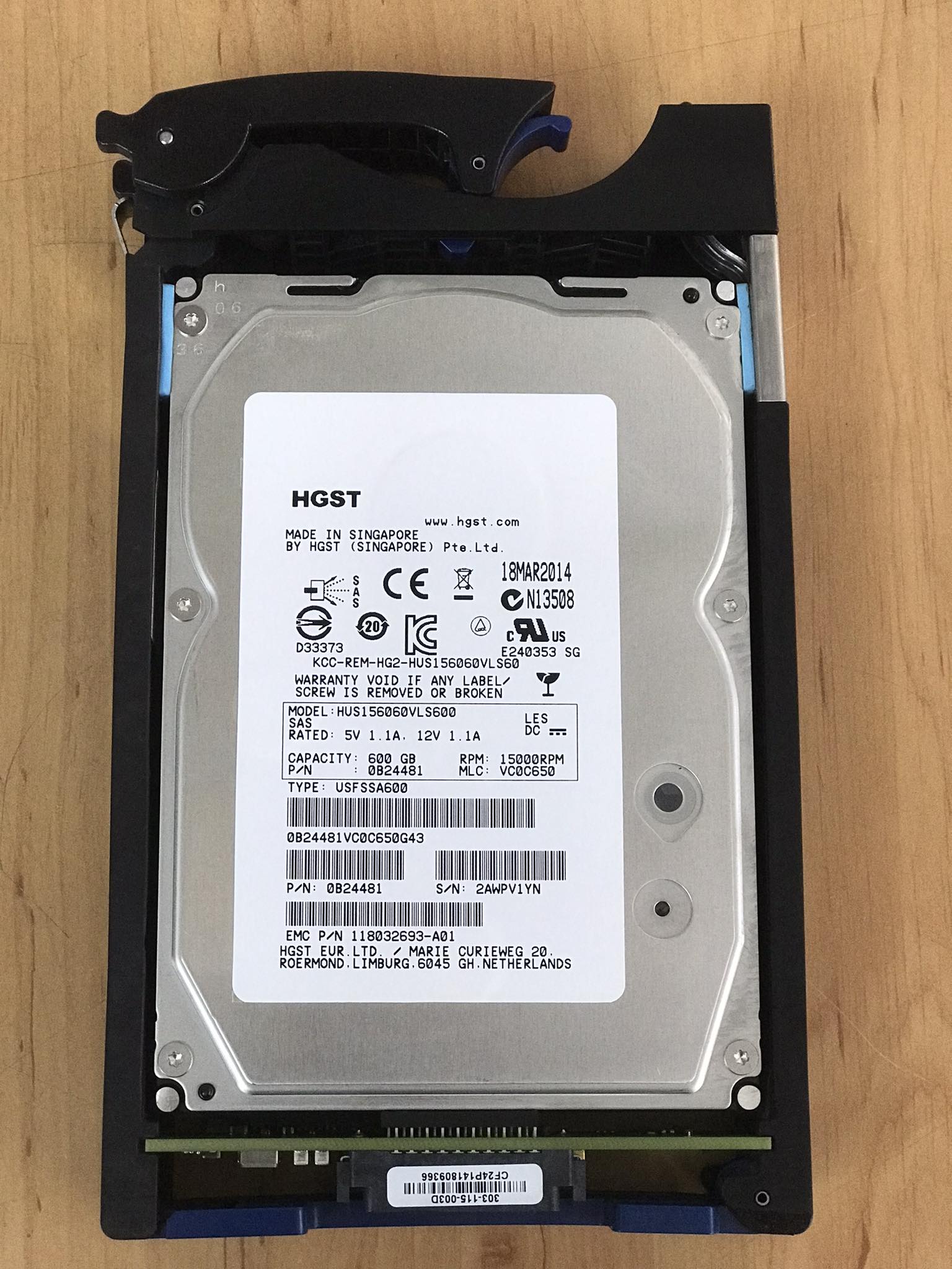 EMC 600GB 15K SAS 6Gbps 3.5'' Hard Drive // HUS156060VLS600 / EMC 118032693-A01 / 0B24481 / Tray 005049677 (NewInBox) // สินค้ารับประกัน โดย บริษัท อะไหล่เซิร์ฟเวอร์ จำกัด