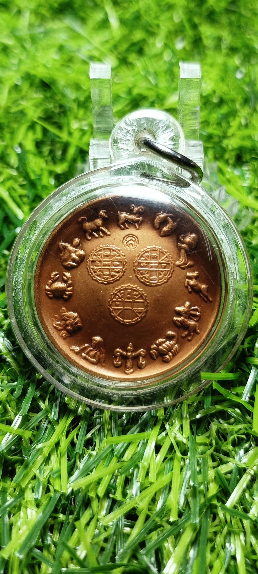 เหรียญเทวดาพระอังคาร ทรงกระบือ ถือว่าเป็นเทพเจ้าแห่งการต่อสู้ บุกเบิก ความกล้า แข็งขยัน ขนาด 2.4 ซ.ม.