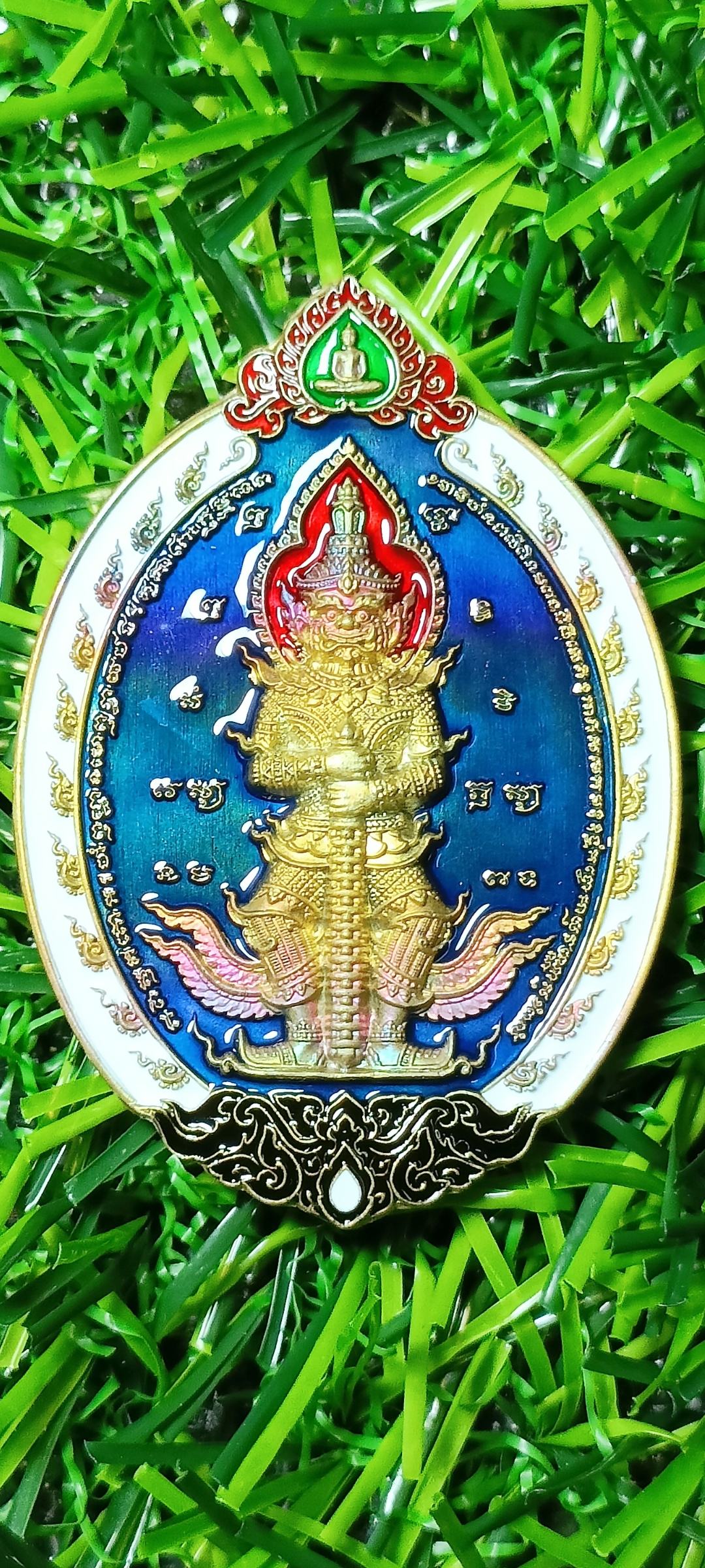 ท้าวเวสสุวรรณ รุ่นเศรษฐีทวีทรัพย์ (ซูตองเป้) หลวงพ่อช้าง วัดจุกเฌอ จ.ฉะเชิงเทรา ปี 2566 รายการที่ 92 เนื้อทองทิพย์ผิวรุ้งลงยาสีน้ำเงิน